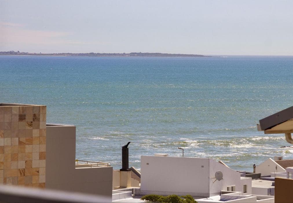 Manhattan On Coral Apartments