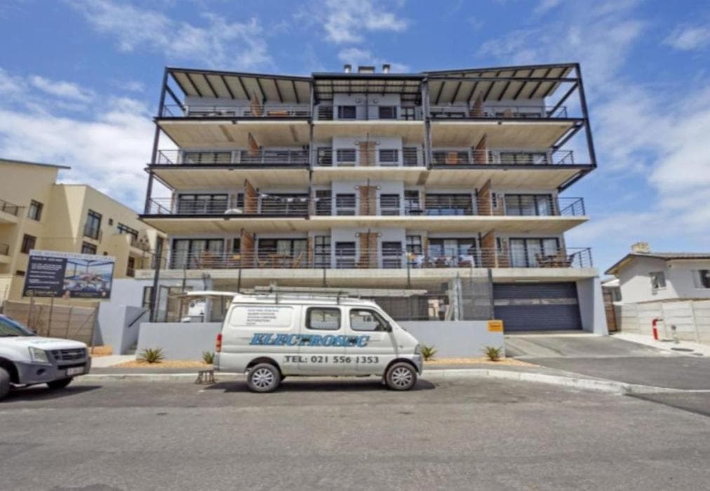 Manhattan On Coral Apartments