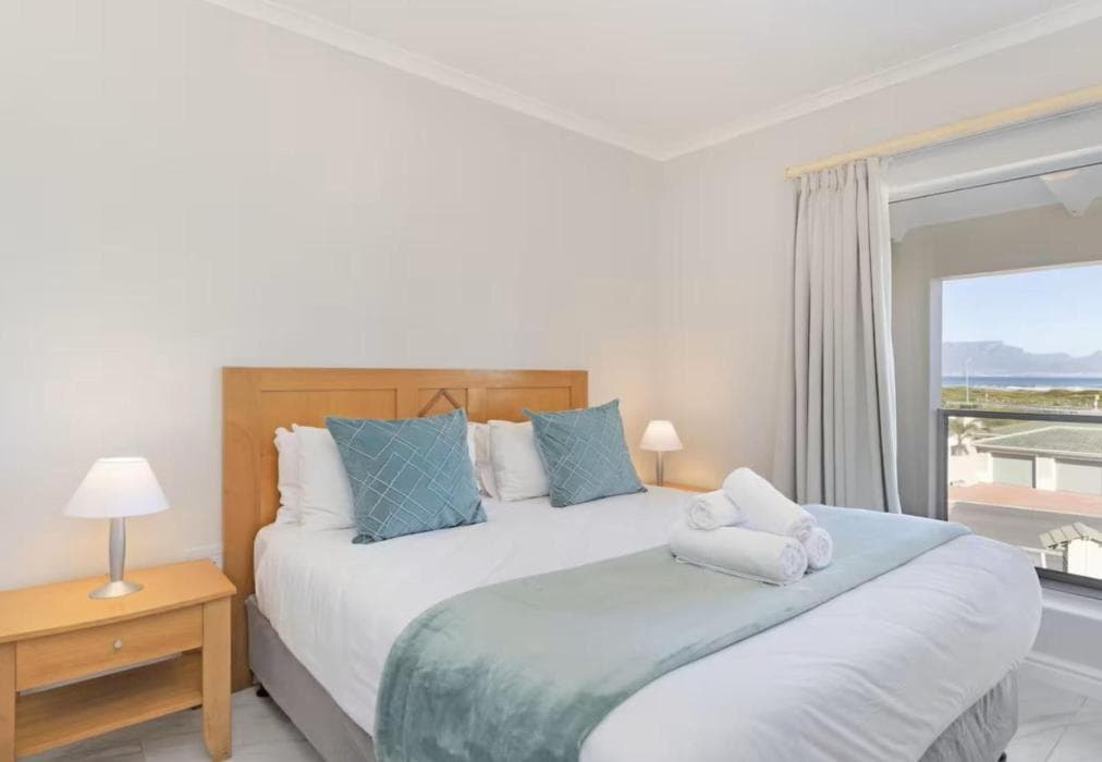 22 St Tropez - Big Bay Beach Club Bloubergstrand