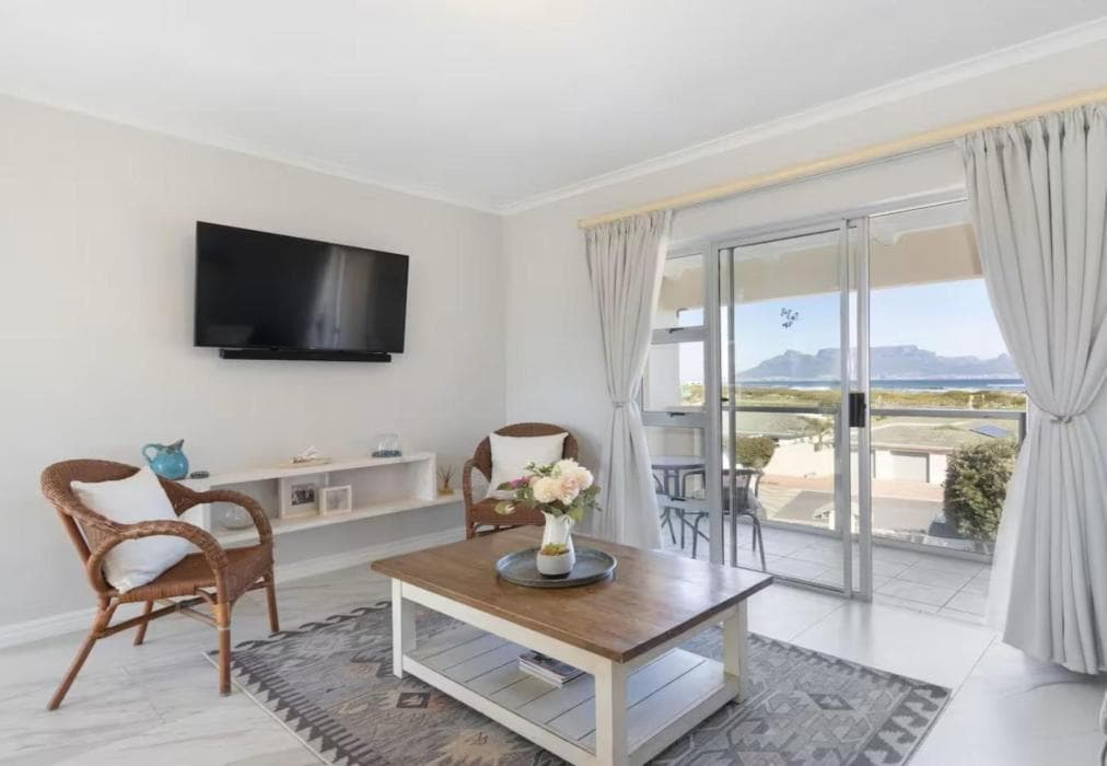 22 St Tropez - Big Bay Beach Club Bloubergstrand