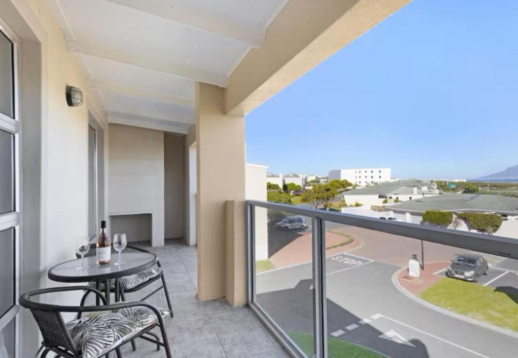 22 St Tropez - Big Bay Beach Club Bloubergstrand