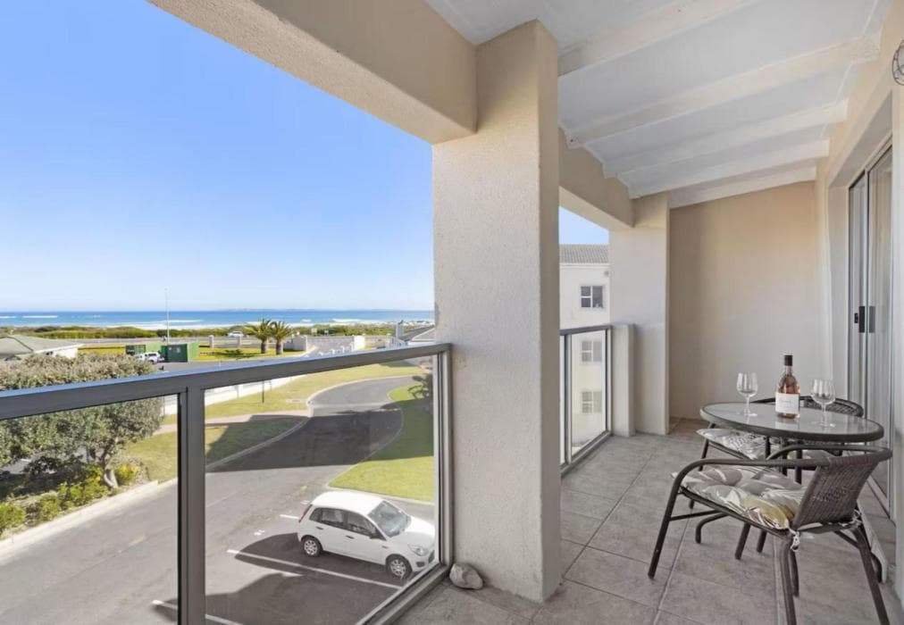 22 St Tropez - Big Bay Beach Club Bloubergstrand