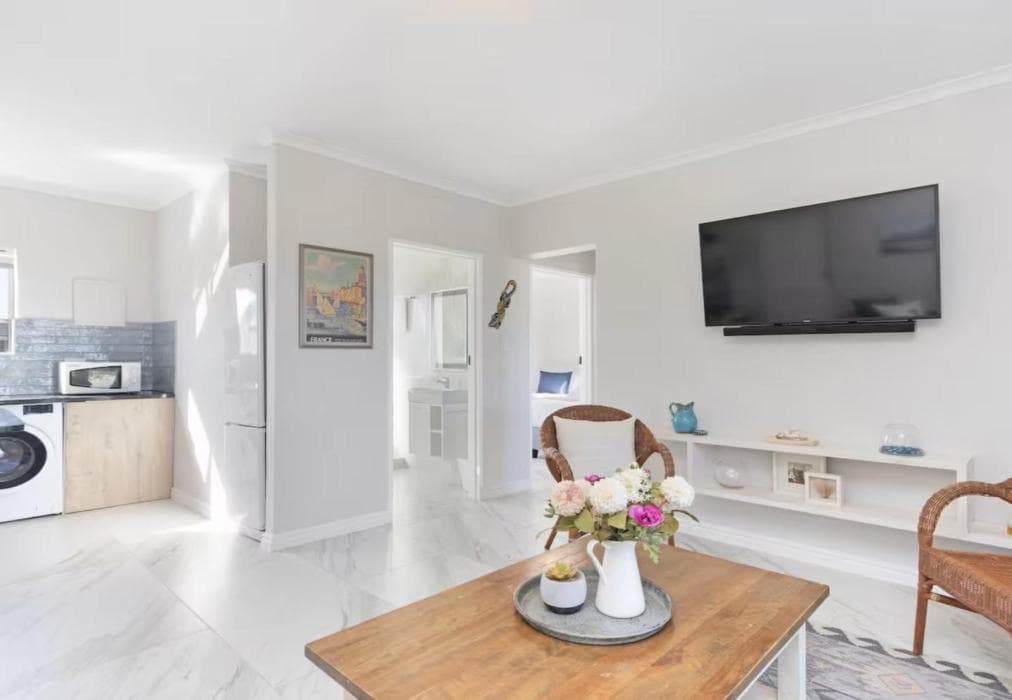 22 St Tropez - Big Bay Beach Club Bloubergstrand