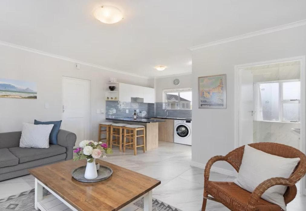 22 St Tropez - Big Bay Beach Club Bloubergstrand