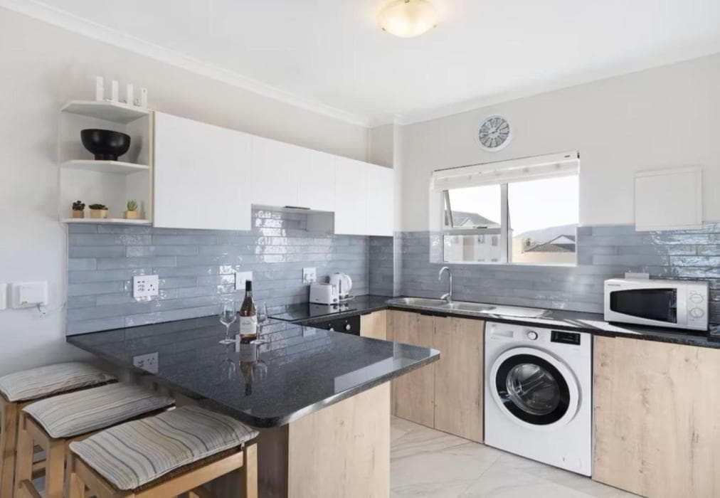 22 St Tropez - Big Bay Beach Club Bloubergstrand