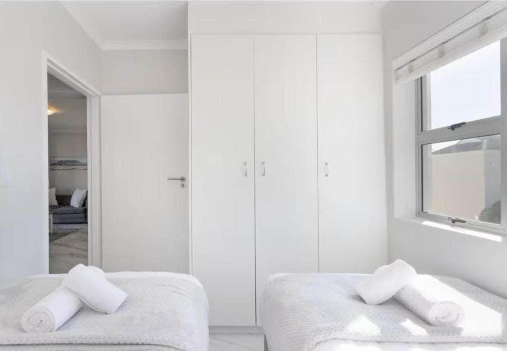 22 St Tropez - Big Bay Beach Club Bloubergstrand