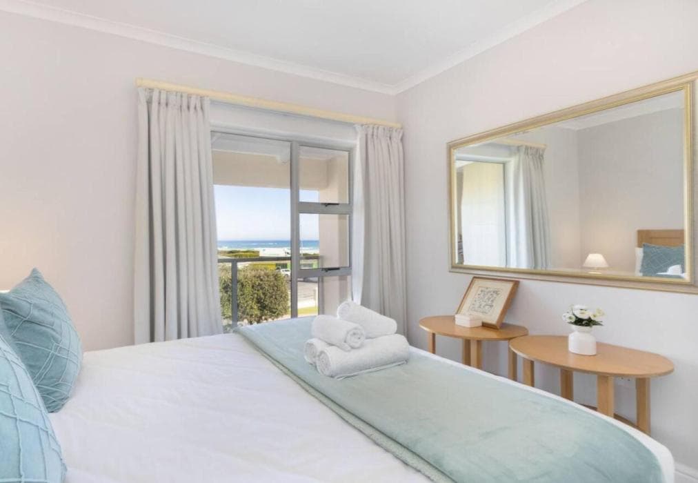 22 St Tropez - Big Bay Beach Club Bloubergstrand