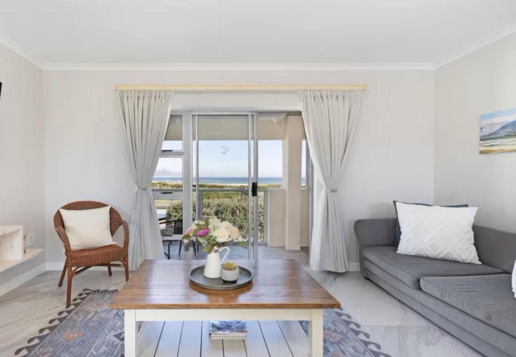 22 St Tropez - Big Bay Beach Club Bloubergstrand