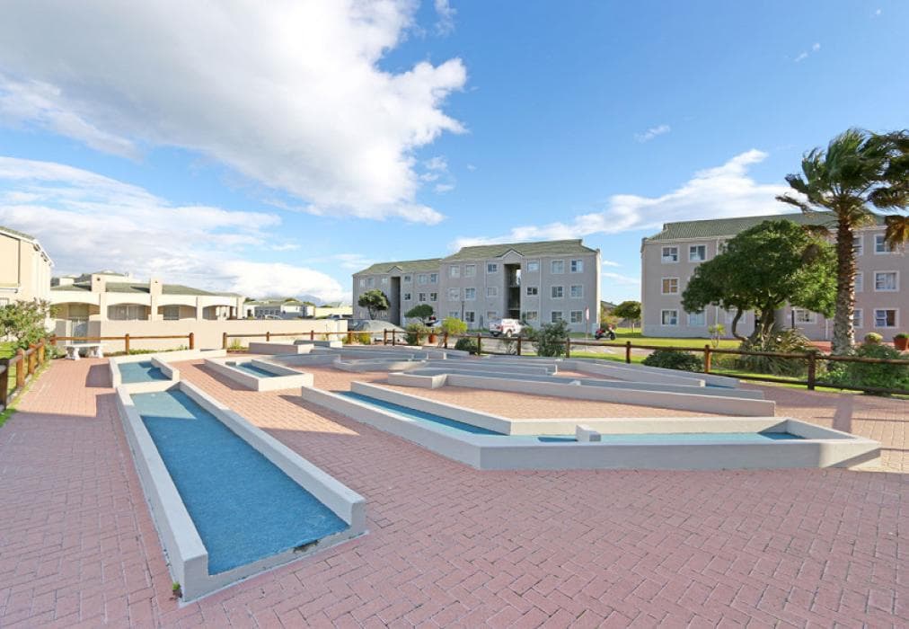 22 St Tropez - Big Bay Beach Club Bloubergstrand