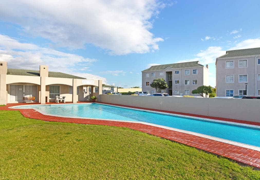 22 St Tropez - Big Bay Beach Club Bloubergstrand