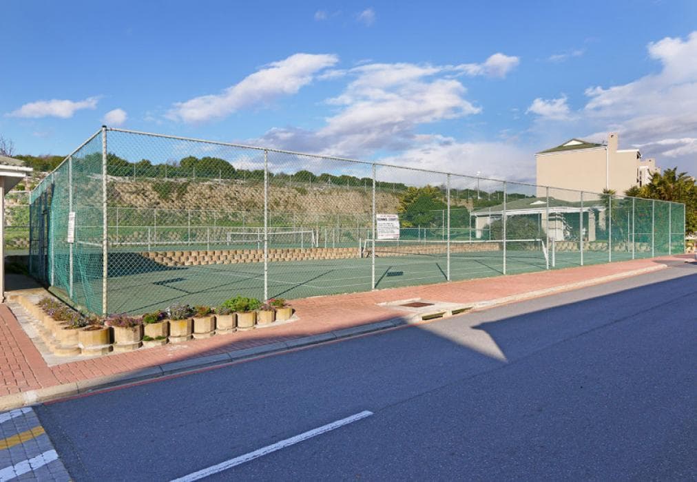 22 St Tropez - Big Bay Beach Club Bloubergstrand