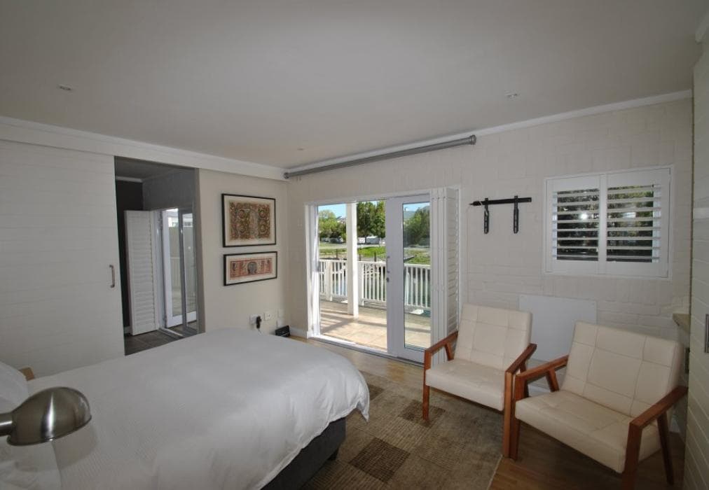 Trendy Getaway on the Canal