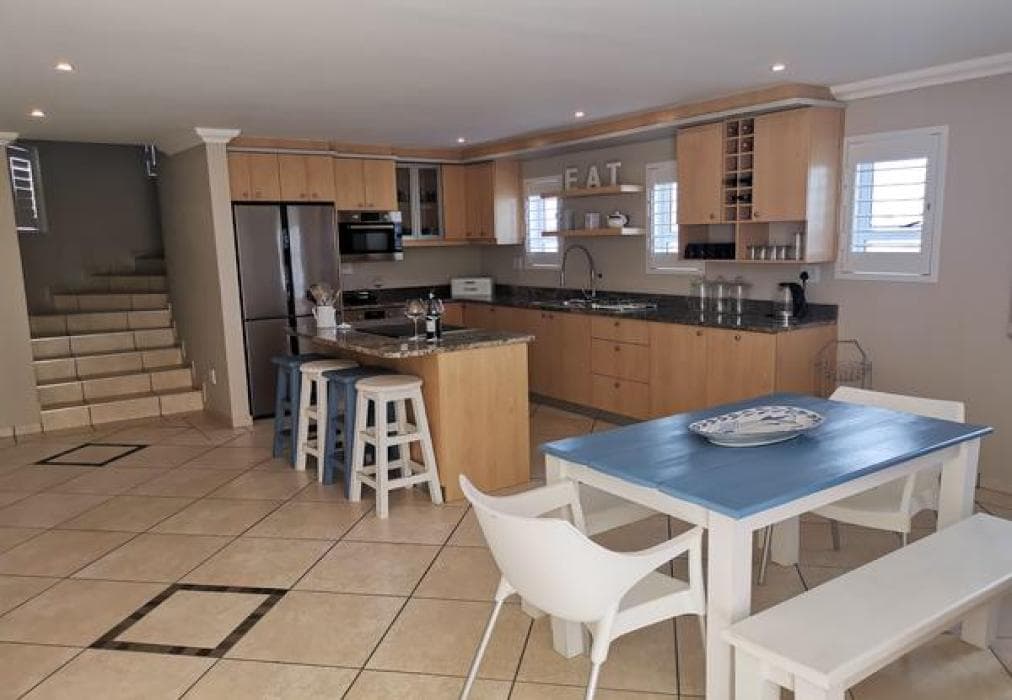 Unwind @ 167 Golden Mile