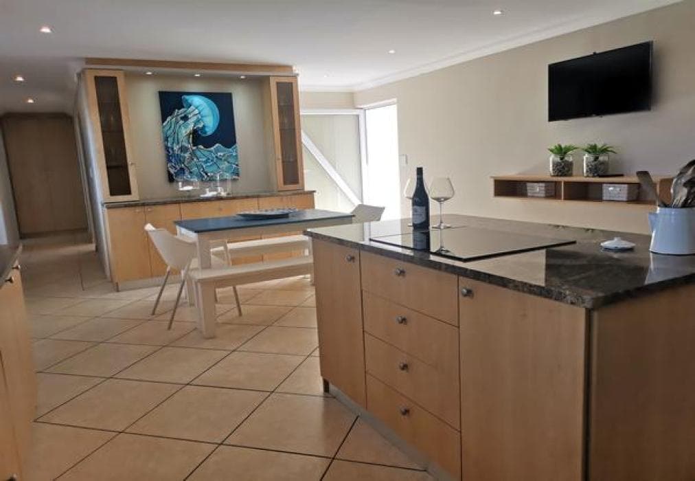 Unwind @ 167 Golden Mile