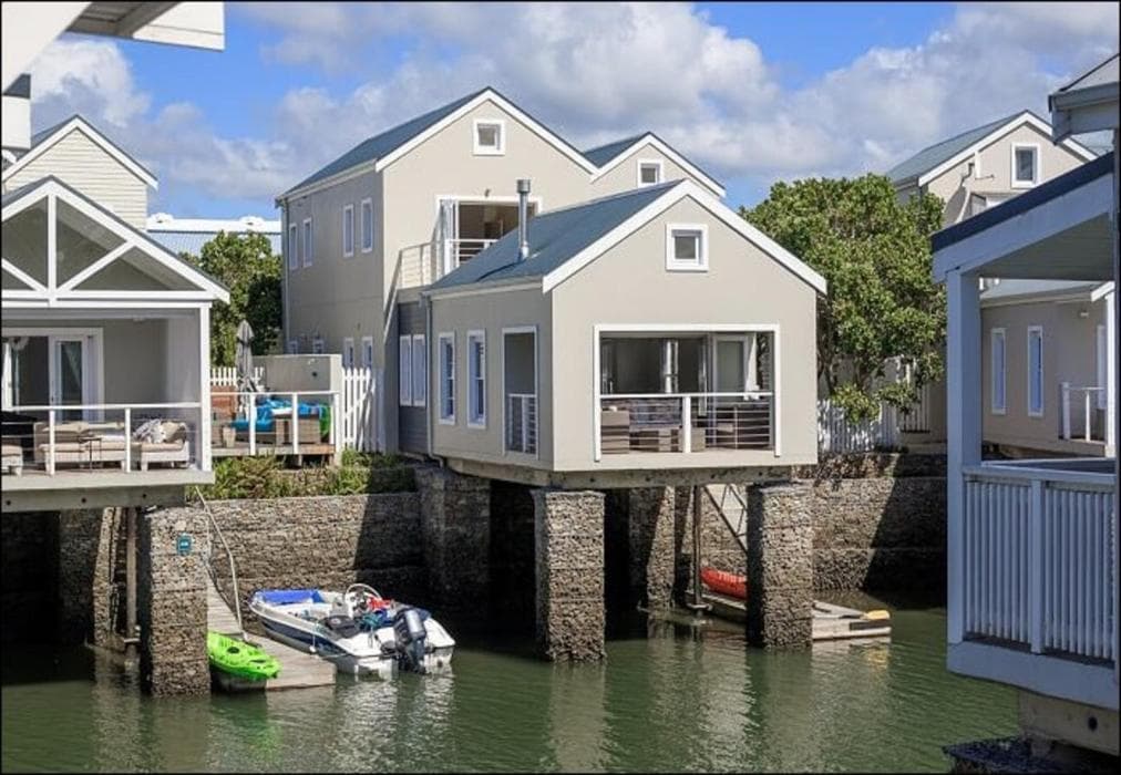 Avocet Nest on Thesen Island