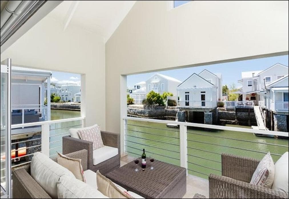 Avocet Nest on Thesen Island