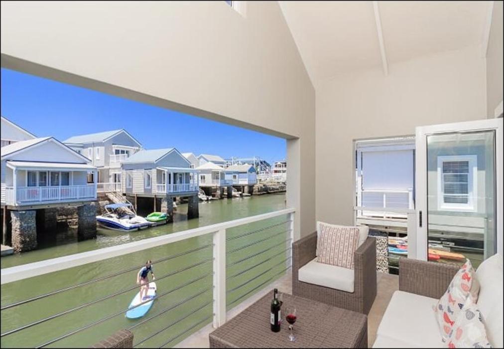 Avocet Nest on Thesen Island