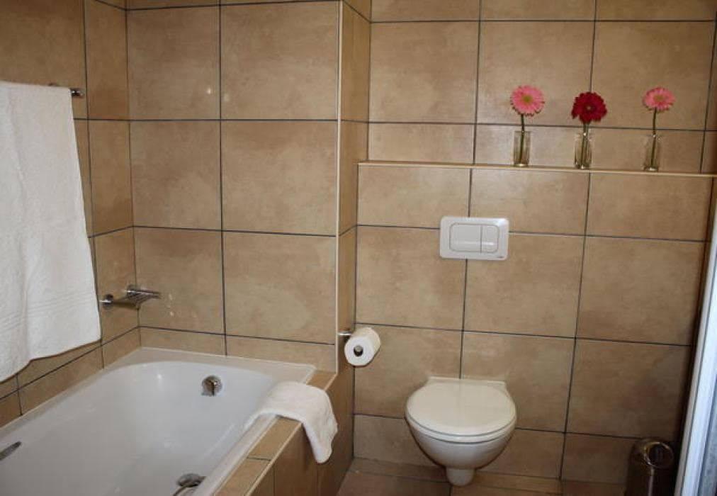 Hibernian Towers 505 Apartment