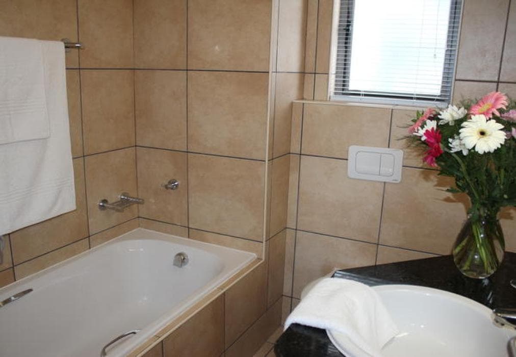 Hibernian Towers 505 Apartment