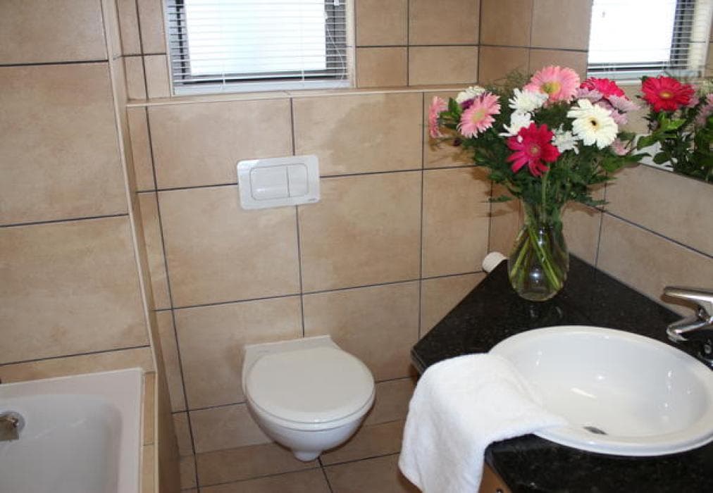 Hibernian Towers 505 Apartment