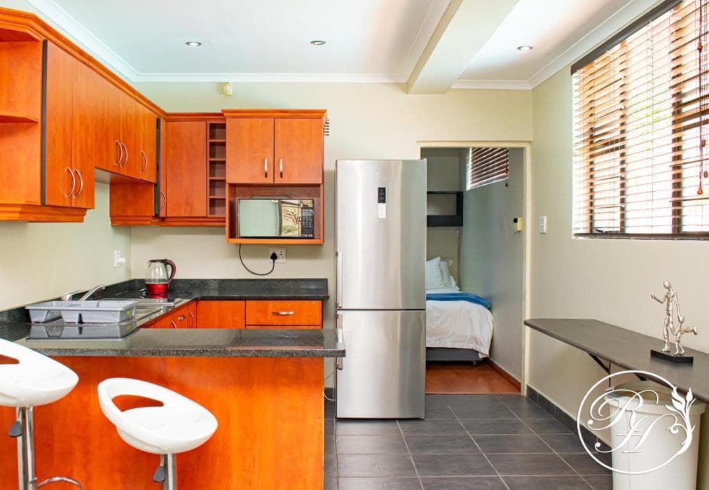 Roseland House Self-catering (1-2 Sleeper)