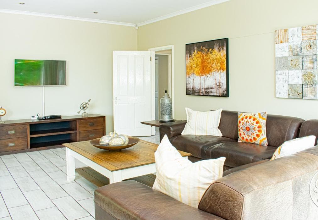 Roseland House Self-catering (1-6 Sleeper) with balcony