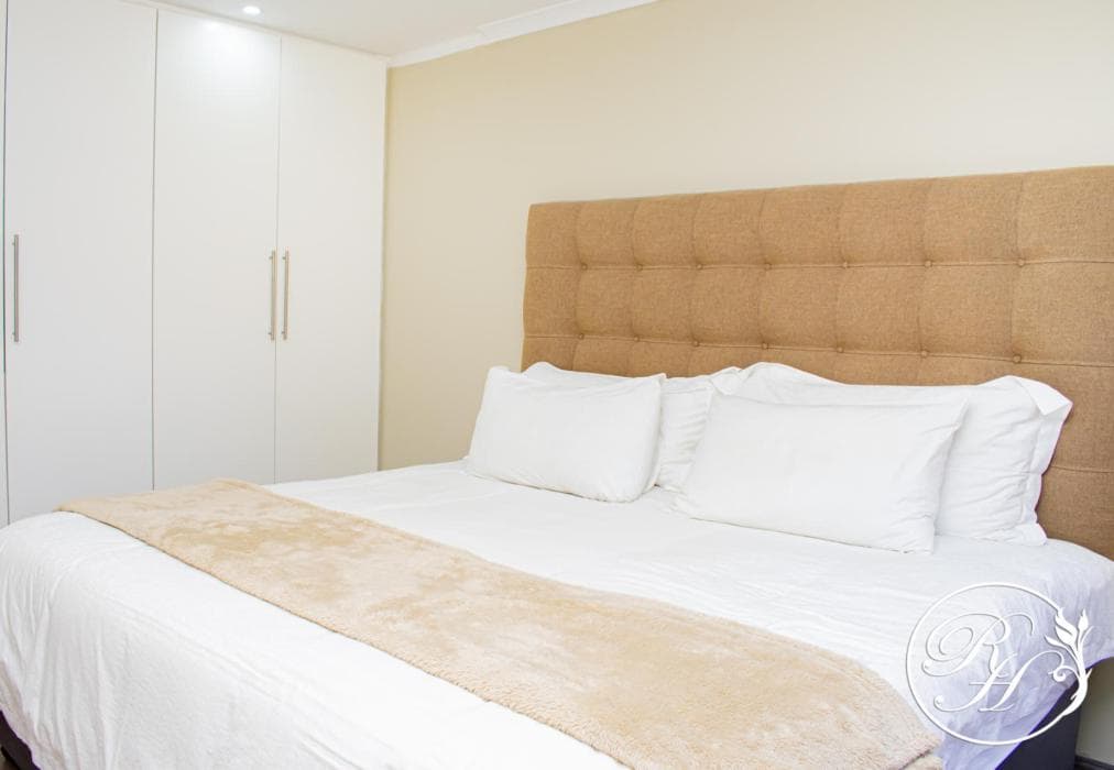 Roseland House Self-catering (1-6 Sleeper) with balcony