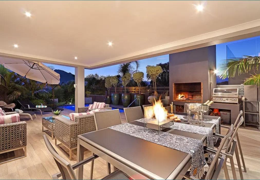 Modern Villa - Mountain views