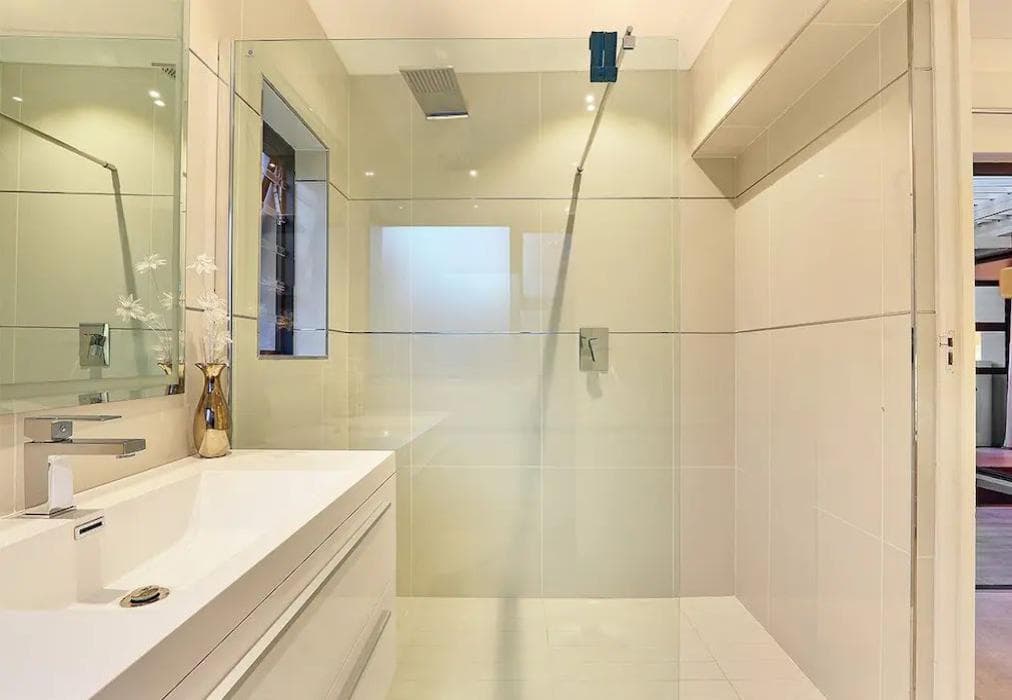 Modern Villa - Mountain views