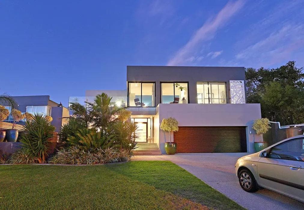 Modern Villa - Mountain views