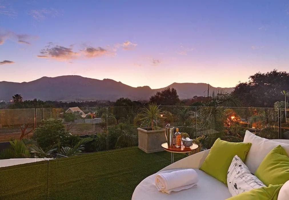 Modern Villa - Mountain views