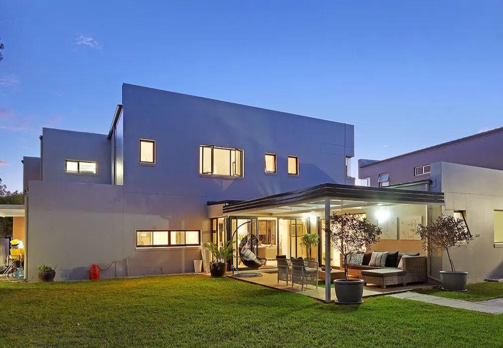 Modern Villa - Mountain views