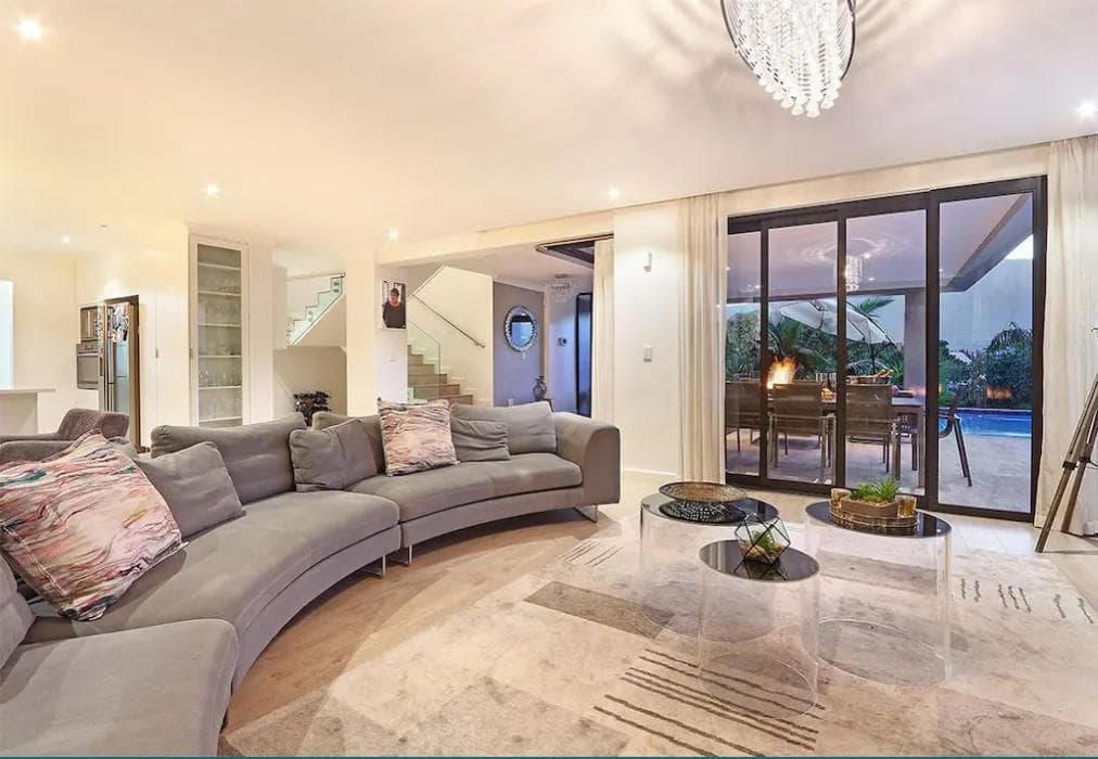 Modern Villa - Mountain views