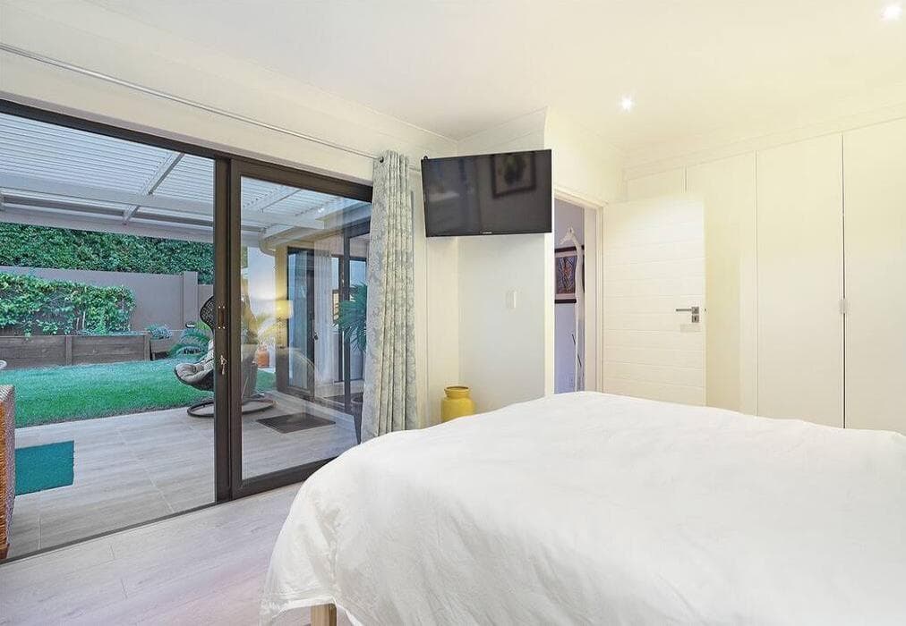 Modern Villa - Mountain views