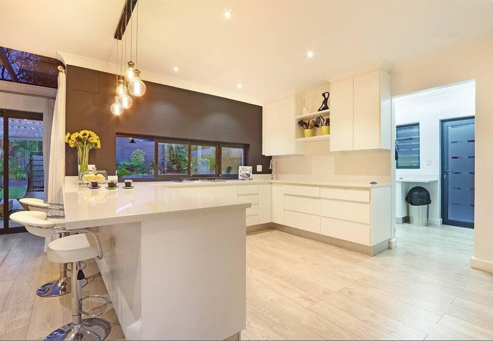 Modern Villa - Mountain views