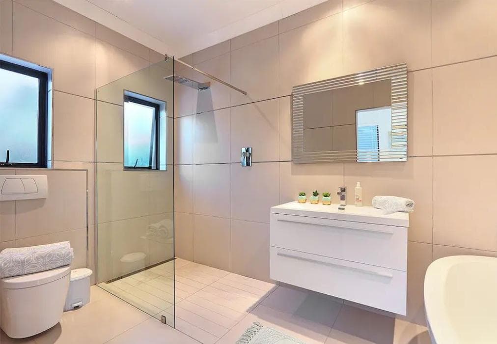 Modern Villa - Mountain views