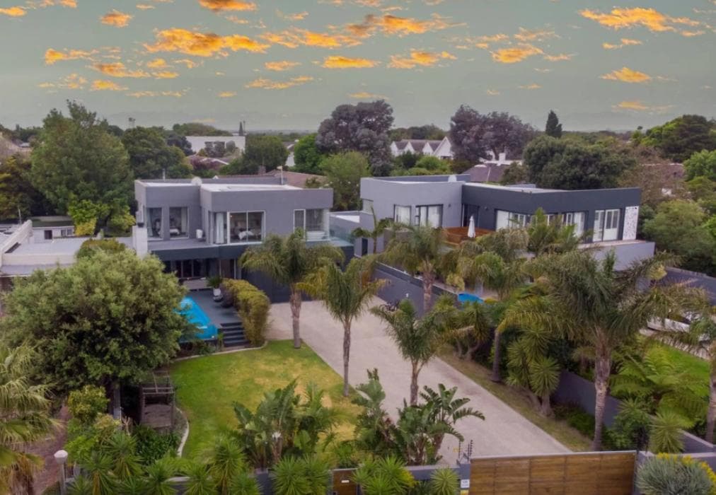 Modern Villa - Mountain views