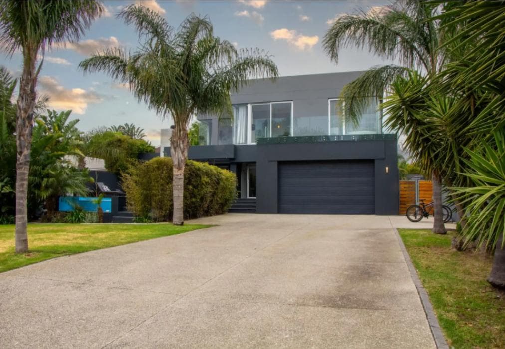 Modern Villa - Mountain views