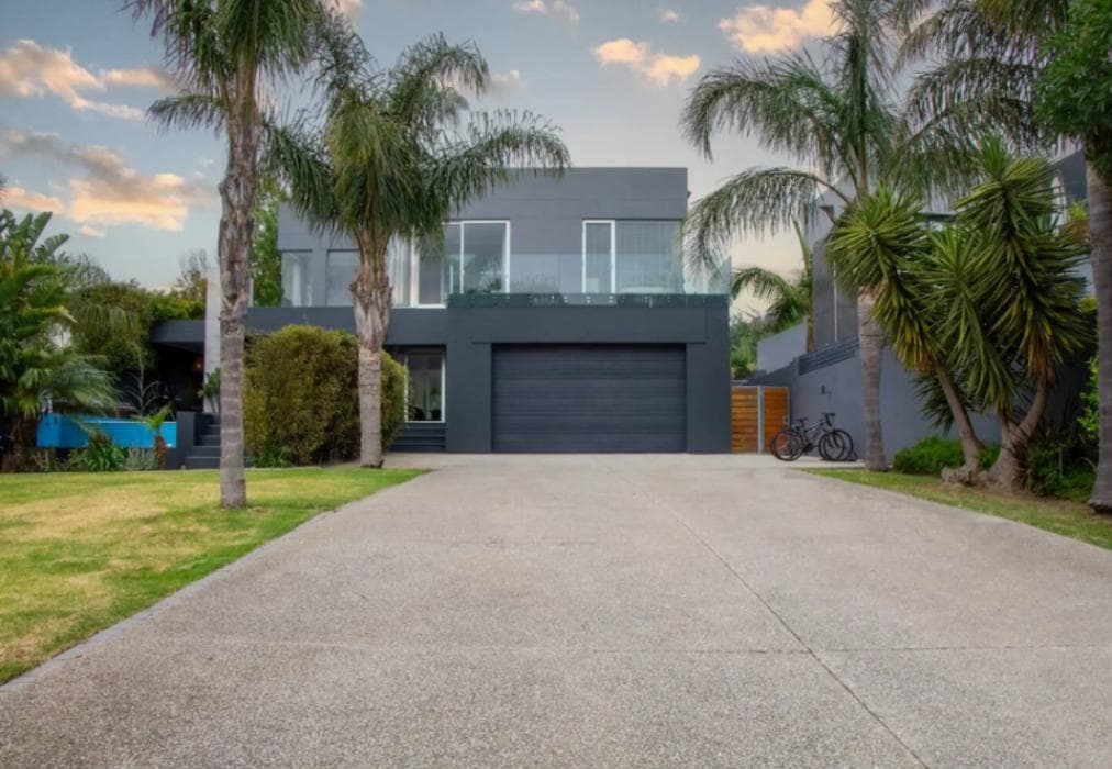 Modern Villa - Mountain views