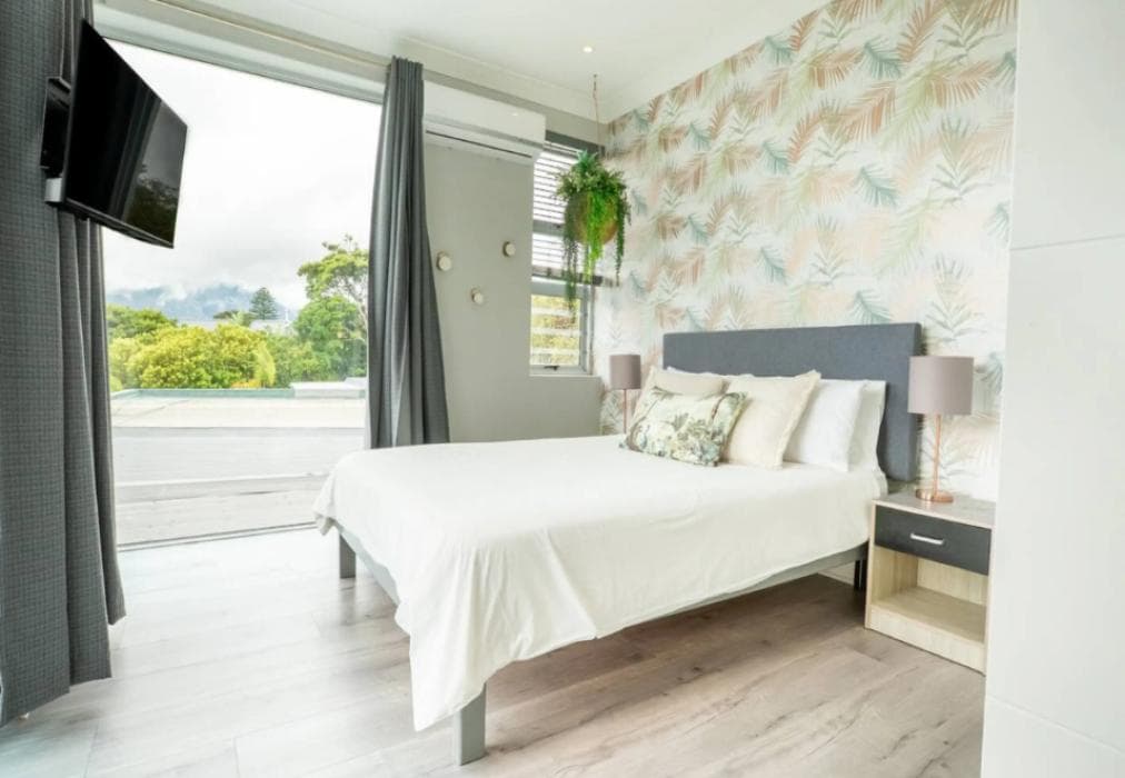 Modern Villa - Mountain views