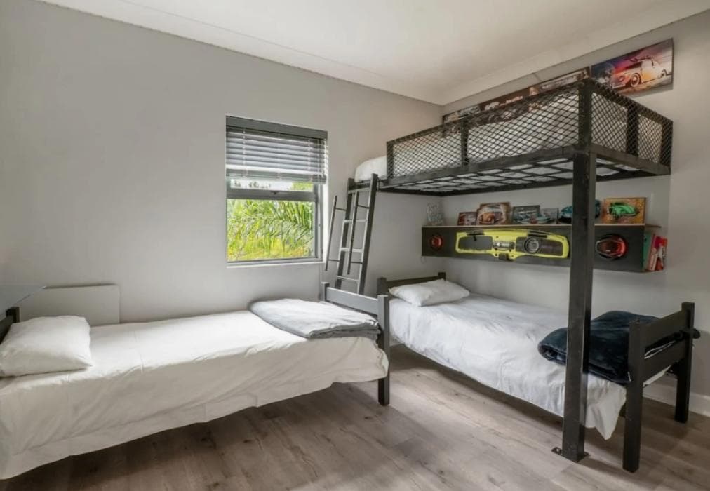 Modern Villa - Mountain views