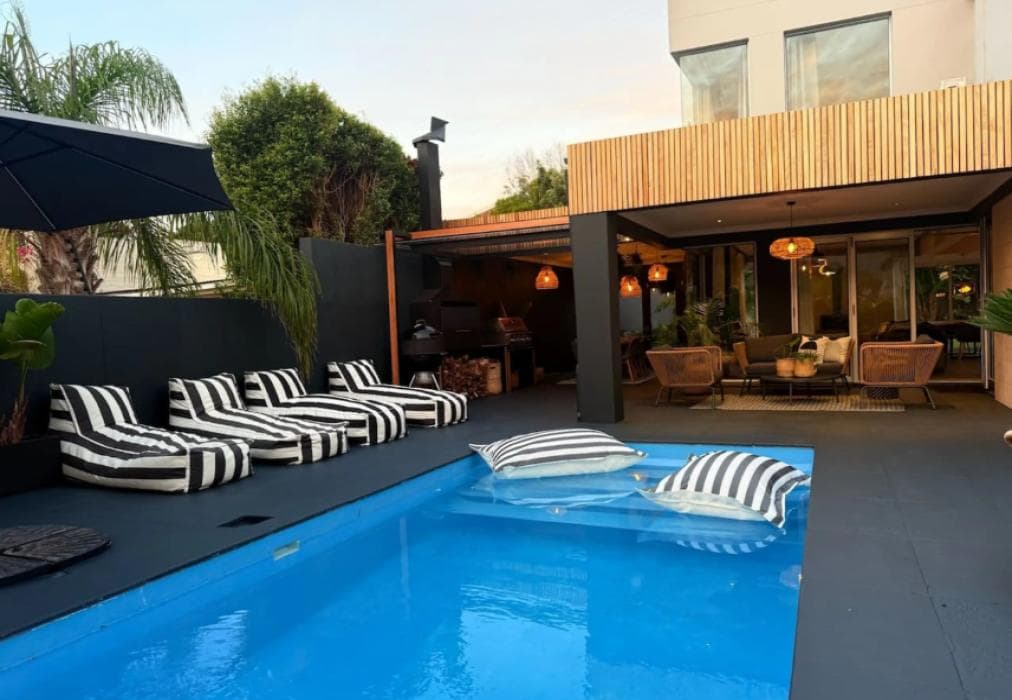 Modern Villa - Mountain views