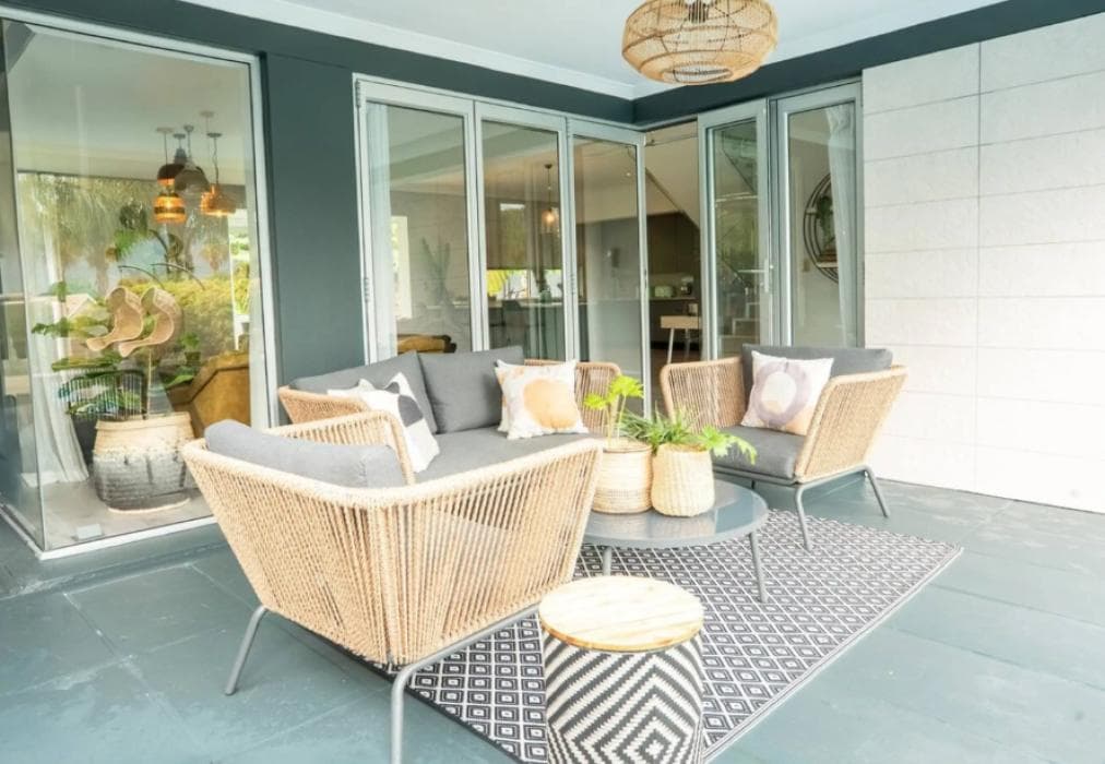 Modern Villa - Mountain views