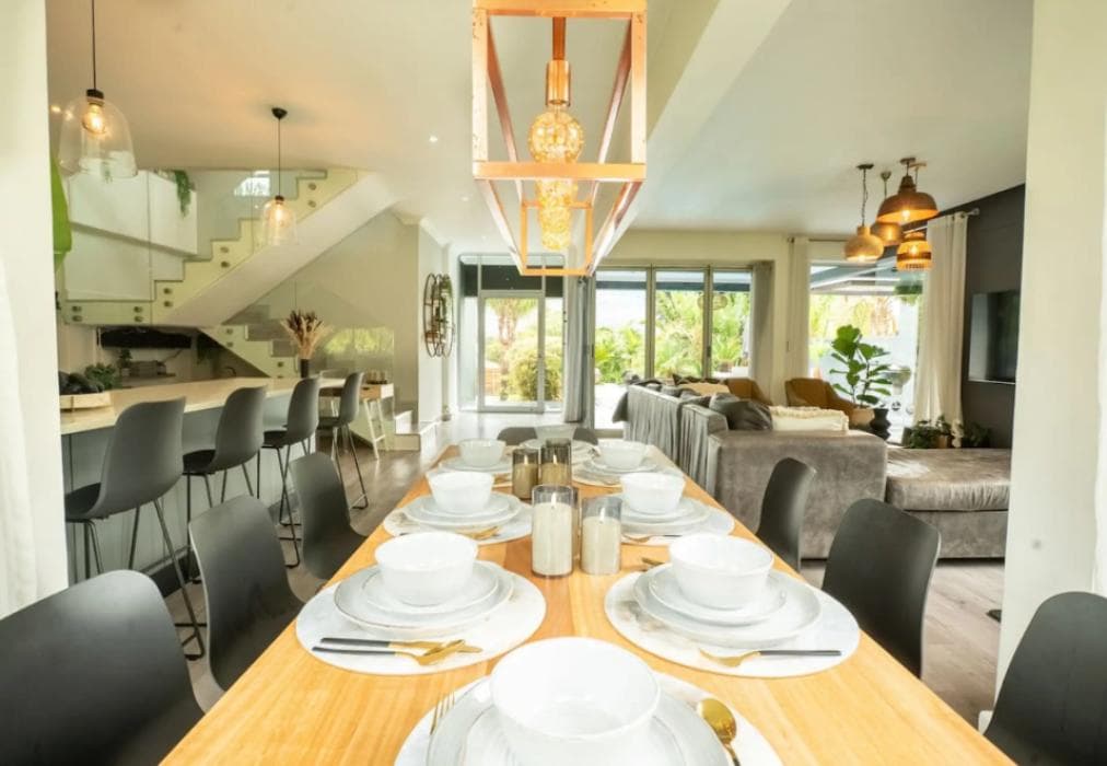 Modern Villa - Mountain views