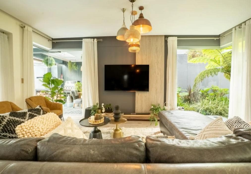 Modern Villa - Mountain views