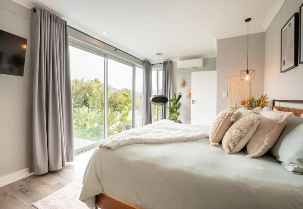 Modern Villa - Mountain views