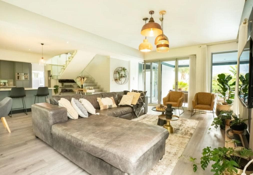 Modern Villa - Mountain views