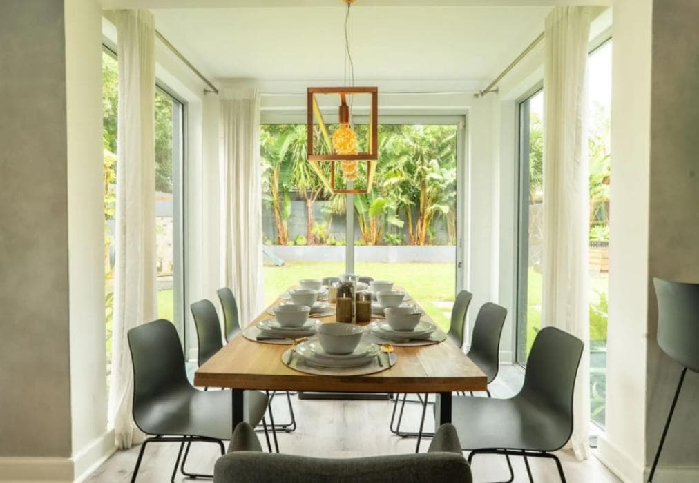 Modern Villa - Mountain views