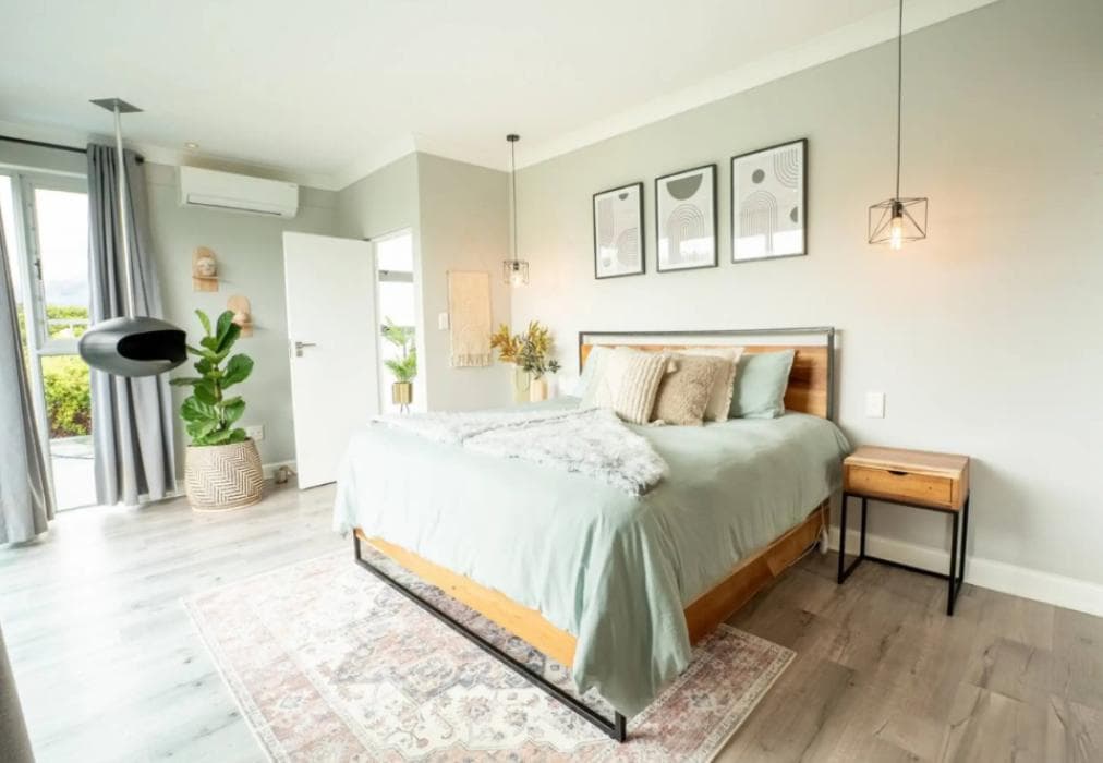 Modern Villa - Mountain views