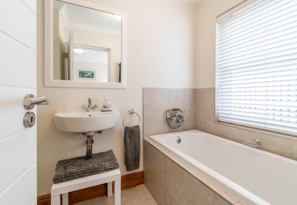 Peaceful Private Parkland Home